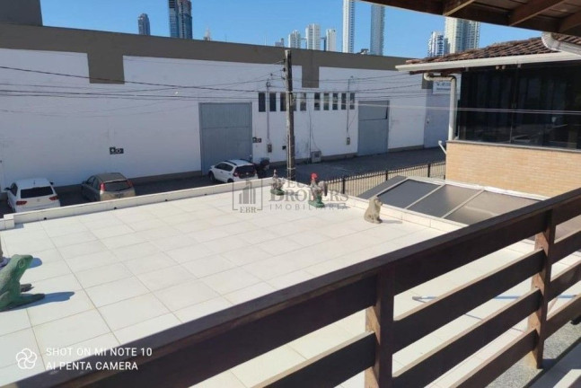 Imagem Casa com 5 Quartos à Venda, 295 m² em Nova Esperança - Balneário Camboriú