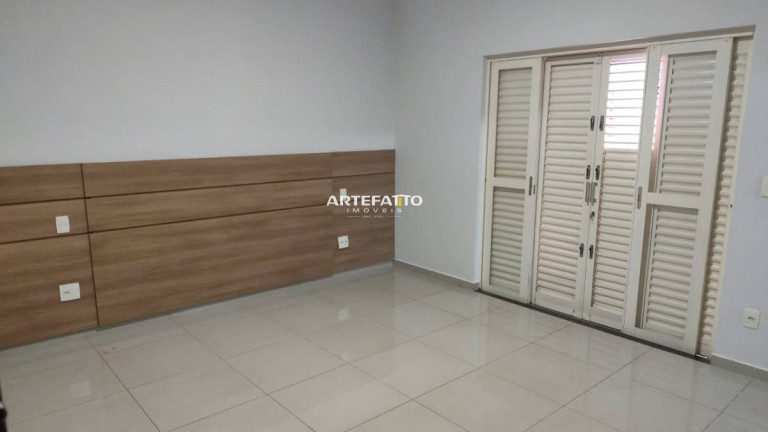 Imagem Casa com 4 Quartos à Venda, 240 m² Imagem Casa com 4 Quartos à Venda, 240 m²