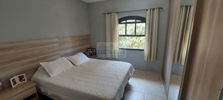 Imagem Casa com 3 Quartos à Venda, 180 m²