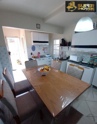 Imagem Casa com 4 Quartos à Venda, 202 m² em Centro - Pelotas