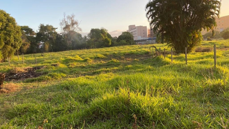 Terreno à Venda, 1.800 m²