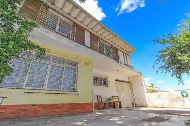 Casa com 5 Quartos à Venda, 254 m² em Três Figueiras - Porto Alegre