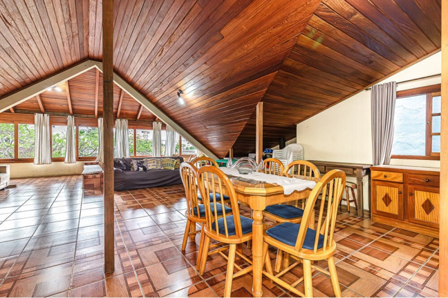 Imagem Casa com 5 Quartos à Venda, 330 m² em Vila Ipiranga - Porto Alegre Imagem Casa com 5 Quartos à Venda, 330 m² em Vila Ipiranga - Porto Alegre