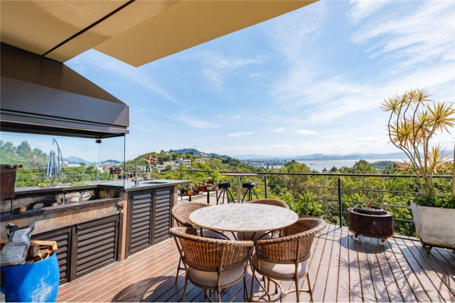 Imagem Casa com 3 Quartos à Venda, em João Paulo - Florianópolis Imagem Casa com 3 Quartos à Venda, em João Paulo - Florianópolis