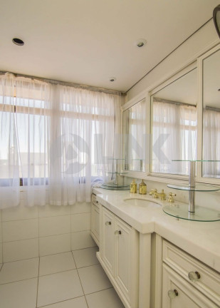 Imagem Imóvel com 4 Quartos à Venda, 600 m² em Três Figueiras - Porto Alegre Imagem Imóvel com 4 Quartos à Venda, 600 m² em Três Figueiras - Porto Alegre