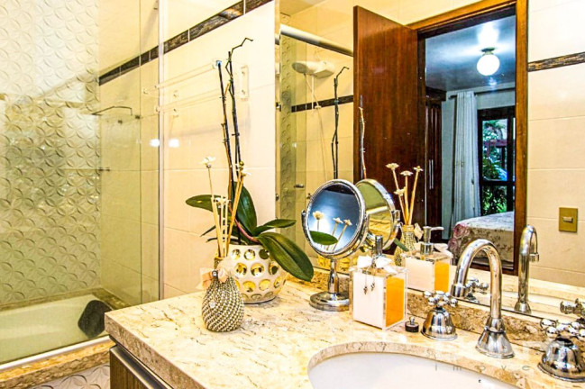 Imagem Casa com 3 Quartos à Venda, 310 m² em São Braz - Curitiba Imagem Casa com 3 Quartos à Venda, 310 m² em São Braz - Curitiba