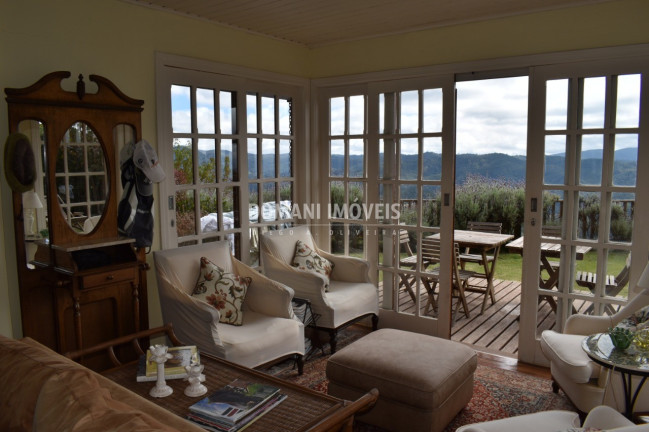 Imagem Casa com 4 Quartos à Venda, 250 m² em Região Da Pedra Do Fogo - Campos Do Jordão Imagem Casa com 4 Quartos à Venda, 250 m² em Região Da Pedra Do Fogo - Campos Do Jordão
