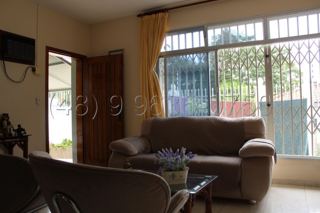 Imagem Casa com 3 Quartos à Venda, 360 m² em Trindade - Florianópolis