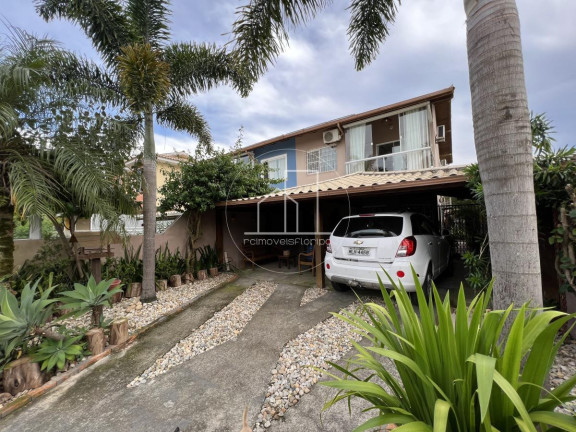 Casa com 3 Quartos à Venda, 255 m² em São João Do Rio Vermelho - Florianópolis