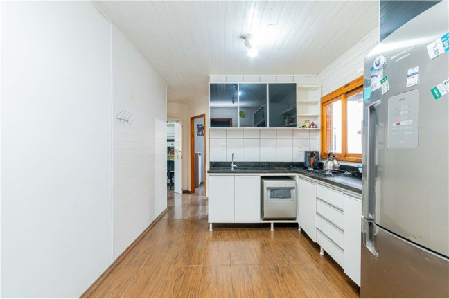 Imagem Casa com 4 Quartos à Venda, em Sarandi - Porto Alegre Imagem Casa com 4 Quartos à Venda, em Sarandi - Porto Alegre