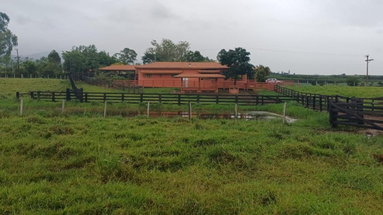 Imagem Chácara com 1 Quarto à Venda, 100 m² em Centro - Guaratinguetá Imagem Chácara com 1 Quarto à Venda, 100 m² em Centro - Guaratinguetá