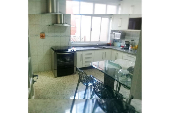 Imagem Casa com 3 Quartos à Venda, 220 m²
