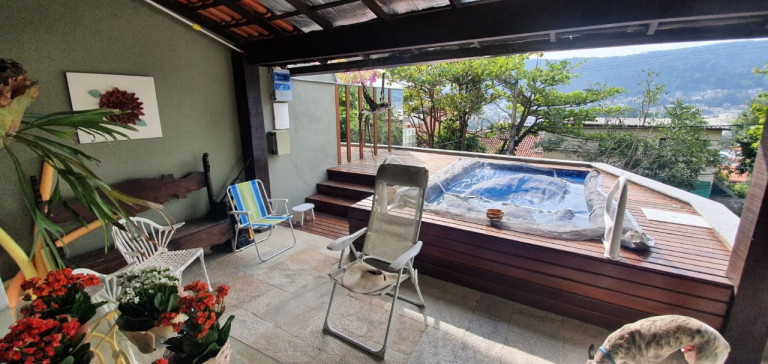 Imagem Casa com 4 Quartos à Venda, em São Francisco - Niterói Imagem Casa com 4 Quartos à Venda, em São Francisco - Niterói