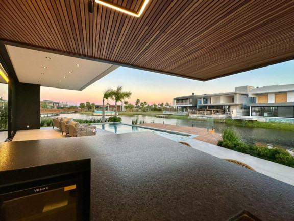 Imagem Casa com 5 Quartos à Venda, 450 m² em Centro - Capao Da Canoa Imagem Casa com 5 Quartos à Venda, 450 m² em Centro - Capao Da Canoa
