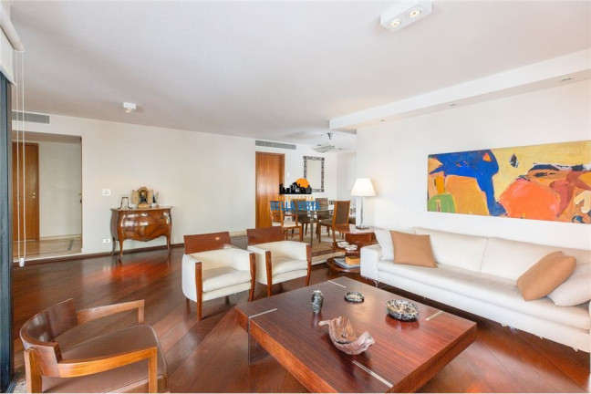Apartamento com 3 Quartos à Venda,  em Moema - São Paulo