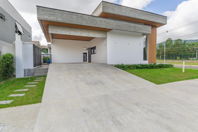 Imagem Casa com 3 Quartos à Venda, 250 m² em Santa Regina - Camboriú