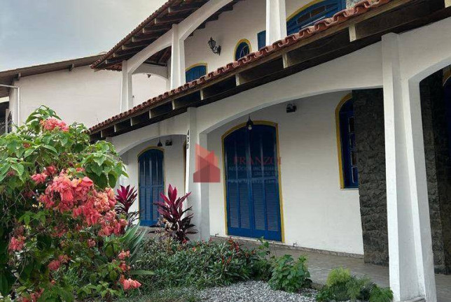Sobrado com 5 Quartos à Venda, 330 m² em São João - Itajaí