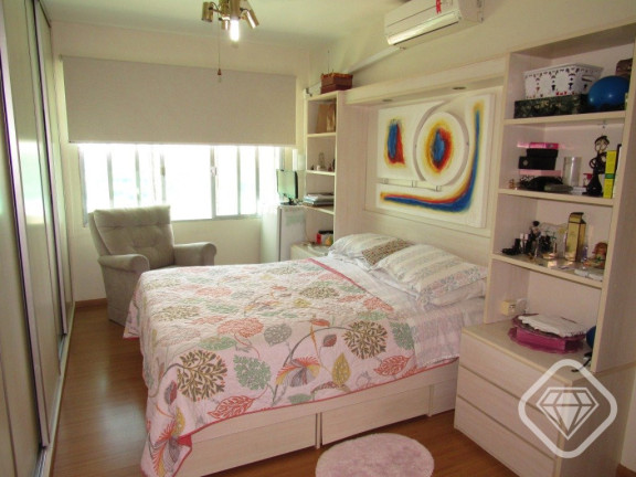 Imagem Casa com 4 Quartos à Venda, 363 m² em Tristeza - Porto Alegre Imagem Casa com 4 Quartos à Venda, 363 m² em Tristeza - Porto Alegre