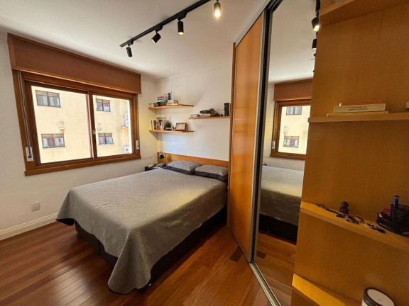 Imagem Imóvel com 4 Quartos à Venda, em Petrópolis - Porto Alegre Imagem Imóvel com 4 Quartos à Venda, em Petrópolis - Porto Alegre