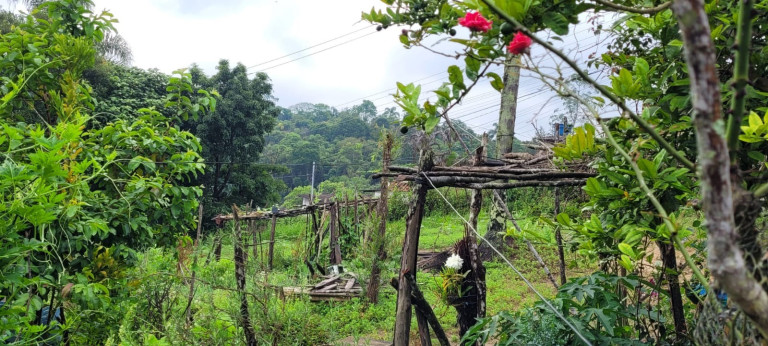 Terreno à Venda, 585 m² em Jardim Romualda De Parra - Embu-guaçu