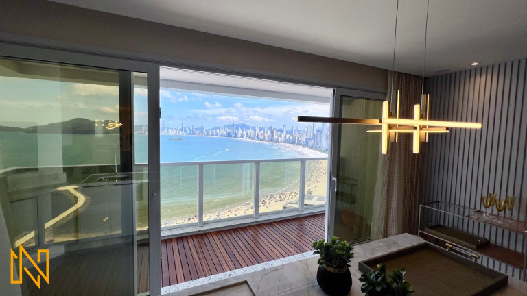 Imagem Apartamento com 3 Quartos à Venda, 182 m² em Pioneiros - Balneário Camboriú Imagem Apartamento com 3 Quartos à Venda, 182 m² em Pioneiros - Balneário Camboriú