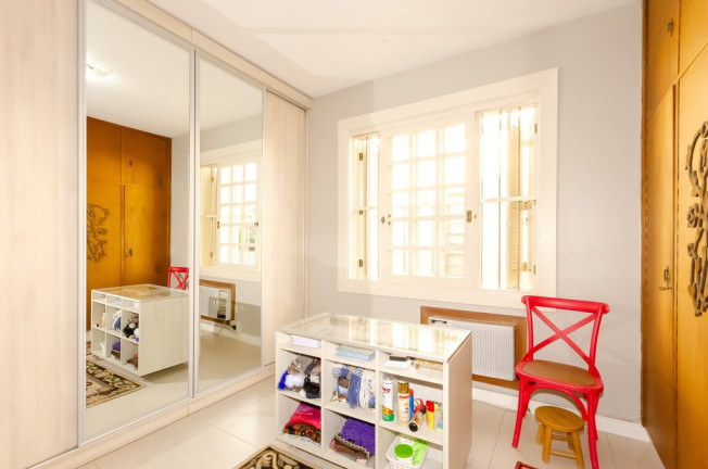 Imagem Casa com 4 Quartos à Venda, 332 m² em Petrópolis - Porto Alegre Imagem Casa com 4 Quartos à Venda, 332 m² em Petrópolis - Porto Alegre