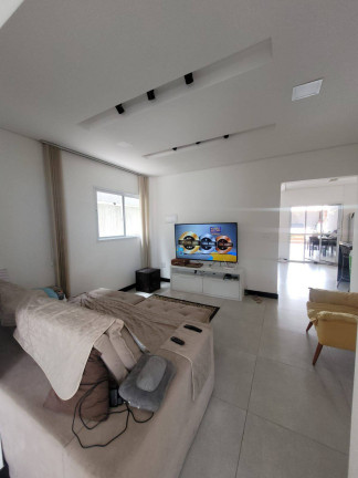 Imagem Casa com 3 Quartos à Venda, 400 m² em Solemar - Praia Grande Imagem Casa com 3 Quartos à Venda, 400 m² em Solemar - Praia Grande