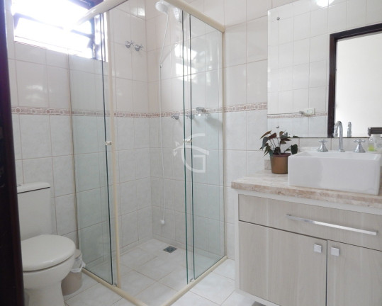 Imagem Casa com 4 Quartos à Venda, 206 m² em América - Joinville