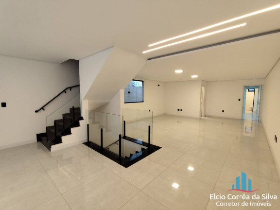 Casa com 3 Quartos à Venda, 280 m² em Embaré - Santos