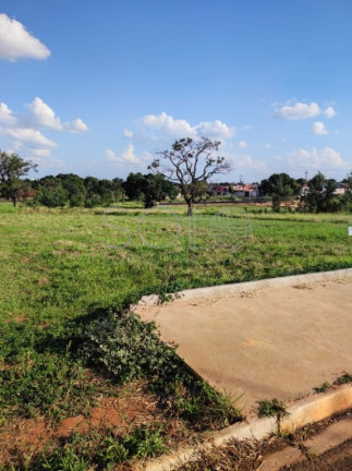 Imagem Terreno à Venda, 460 m² em Cidade Jardim - Araraquara Imagem Terreno à Venda, 460 m² em Cidade Jardim - Araraquara