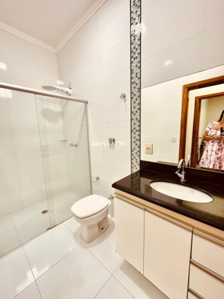 Imagem Casa com 3 Quartos à Venda, 200 m² Imagem Casa com 3 Quartos à Venda, 200 m²