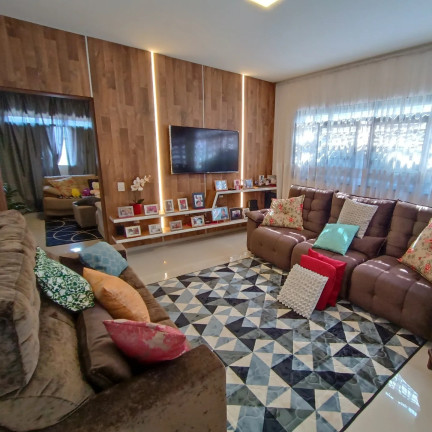 Imóvel com 
            	3             Quartos à Venda, 210 m² em 
            	Marilia             - 
            	Senador Canedo            