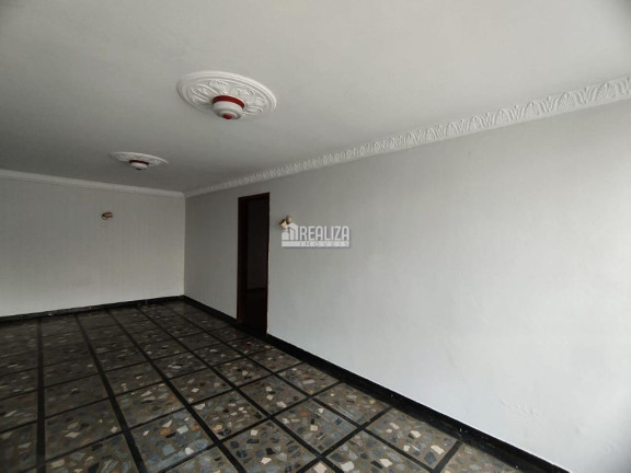 Imagem Casa com 3 Quartos para Alugar, 250 m² em Estados Unidos - Uberaba Imagem Casa com 3 Quartos para Alugar, 250 m² em Estados Unidos - Uberaba