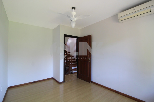 Imagem Imóvel com 3 Quartos à Venda, 179 m² em Cristal - Porto Alegre Imagem Imóvel com 3 Quartos à Venda, 179 m² em Cristal - Porto Alegre