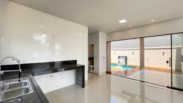 Imagem Imóvel com 
            	3             Quartos à Venda, 158 m² em 
            	Jardins Bolonha             - 
            	Senador Canedo            