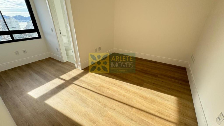 Imagem Apartamento com 4 Quartos à Venda, 180 m² em Meia Praia - Itapema Imagem Apartamento com 4 Quartos à Venda, 180 m² em Meia Praia - Itapema