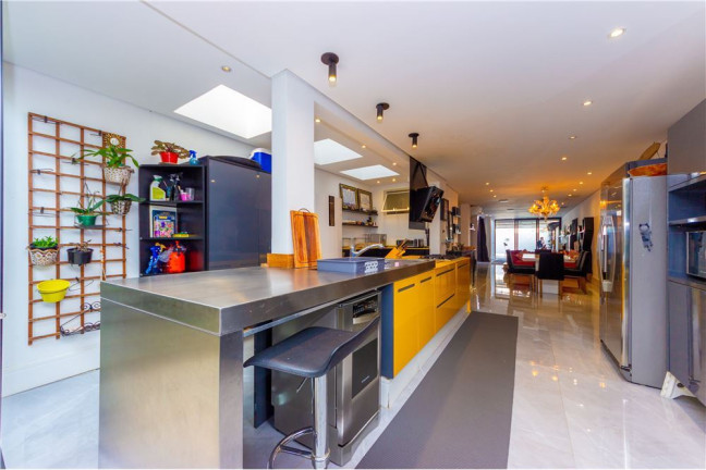 Imagem Casa com 4 Quartos à Venda, 169 m²