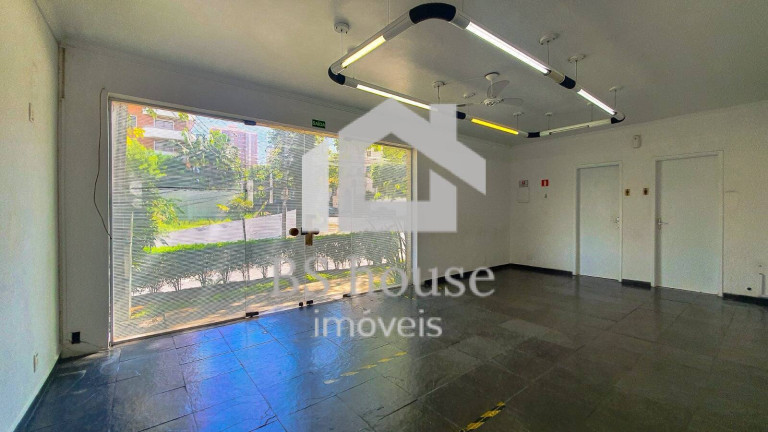 Sobrado com 8 Quartos para Alugar, 349 m² em Vila Bastos - Santo André