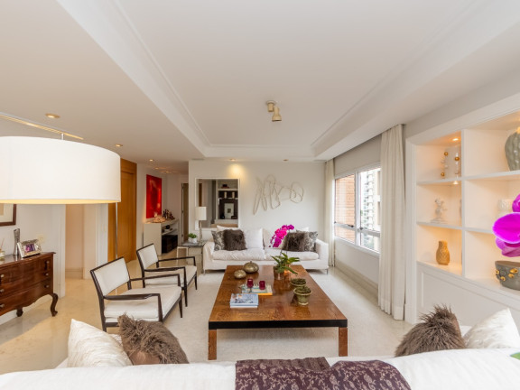 Apartamento com 3 Quartos à Venda, 243 m² em Moema - São Paulo