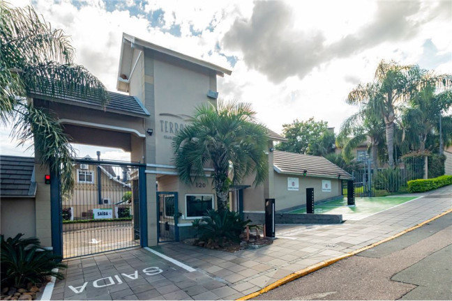 Casa com 5 Quartos à Venda,  em Jardim Carvalho - Porto Alegre