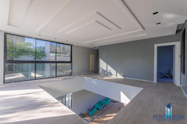 Imagem Casa com 4 Quartos à Venda, 525 m² em Praia Do Estaleiro - Balneário Camboriú Imagem Casa com 4 Quartos à Venda, 525 m² em Praia Do Estaleiro - Balneário Camboriú