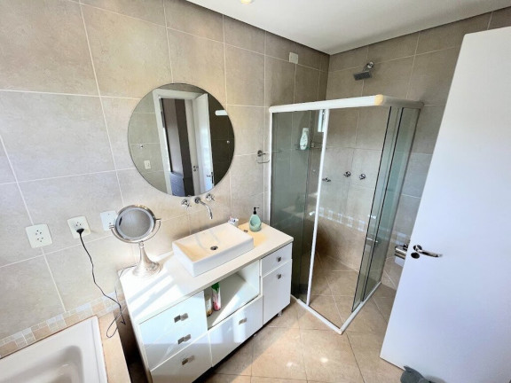 Imagem Casa com 3 Quartos à Venda, 300 m² em Vila Nova - Porto Alegre Imagem Casa com 3 Quartos à Venda, 300 m² em Vila Nova - Porto Alegre