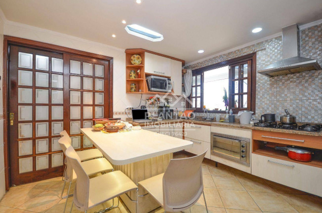 Imagem Casa com 4 Quartos à Venda, em Pinheirinho - Curitiba Imagem Casa com 4 Quartos à Venda, em Pinheirinho - Curitiba