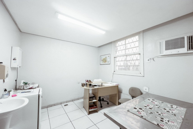 Imagem Casa com 3 Quartos à Venda, 240 m² em Petrópolis - Porto Alegre Imagem Casa com 3 Quartos à Venda, 240 m² em Petrópolis - Porto Alegre