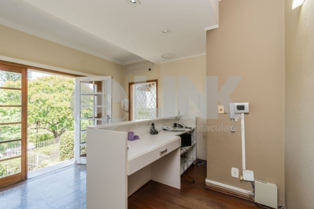 Sobrado com 5 Quartos à Venda, 365 m² em Petrópolis - Porto Alegre