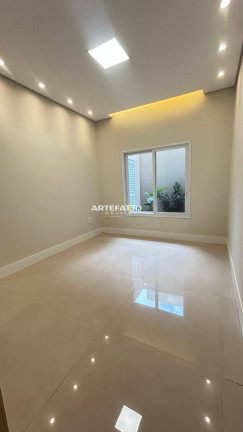 Imagem Imóvel com 4 Quartos à Venda, 470 m² Imagem Imóvel com 4 Quartos à Venda, 470 m²