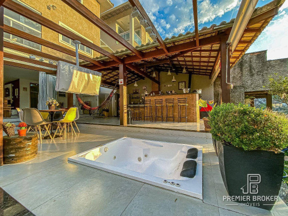 Imagem Casa com 4 Quartos à Venda, 307 m² em Tijuca - Teresópolis Imagem Casa com 4 Quartos à Venda, 307 m² em Tijuca - Teresópolis