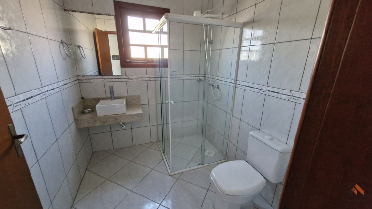 Imagem Casa com 3 Quartos à Venda, 240 m²