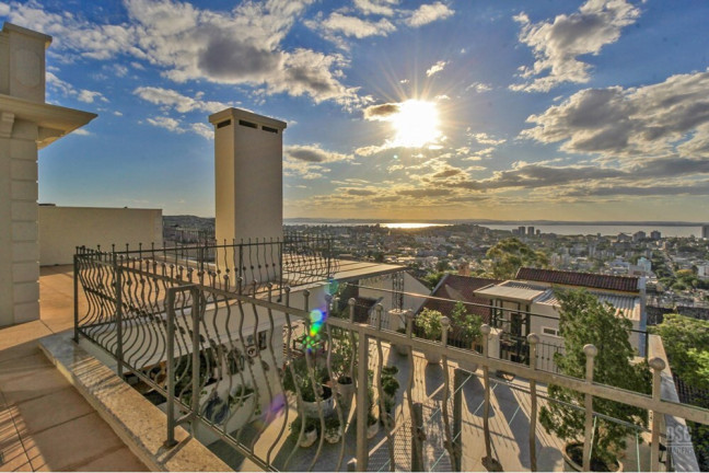 Imagem Casa com 4 Quartos à Venda, 620 m² em Nonoai - Porto Alegre Imagem Casa com 4 Quartos à Venda, 620 m² em Nonoai - Porto Alegre