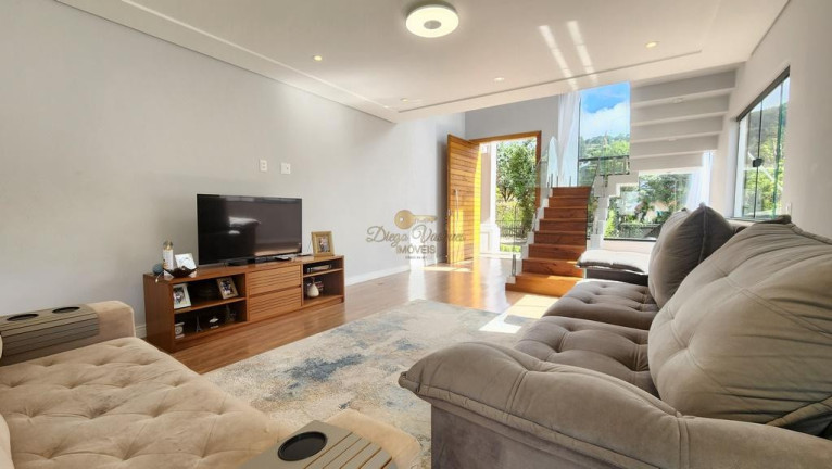 Imagem Casa com 4 Quartos à Venda, 260 m² em Parque Do Imbui - Teresópolis Imagem Casa com 4 Quartos à Venda, 260 m² em Parque Do Imbui - Teresópolis
